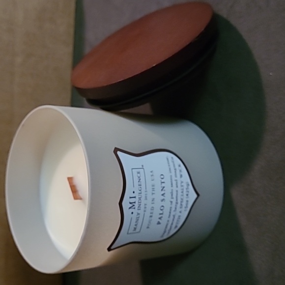 Manly Indulgence Palo Santo 15 oz Candle - Picture 2 of 2